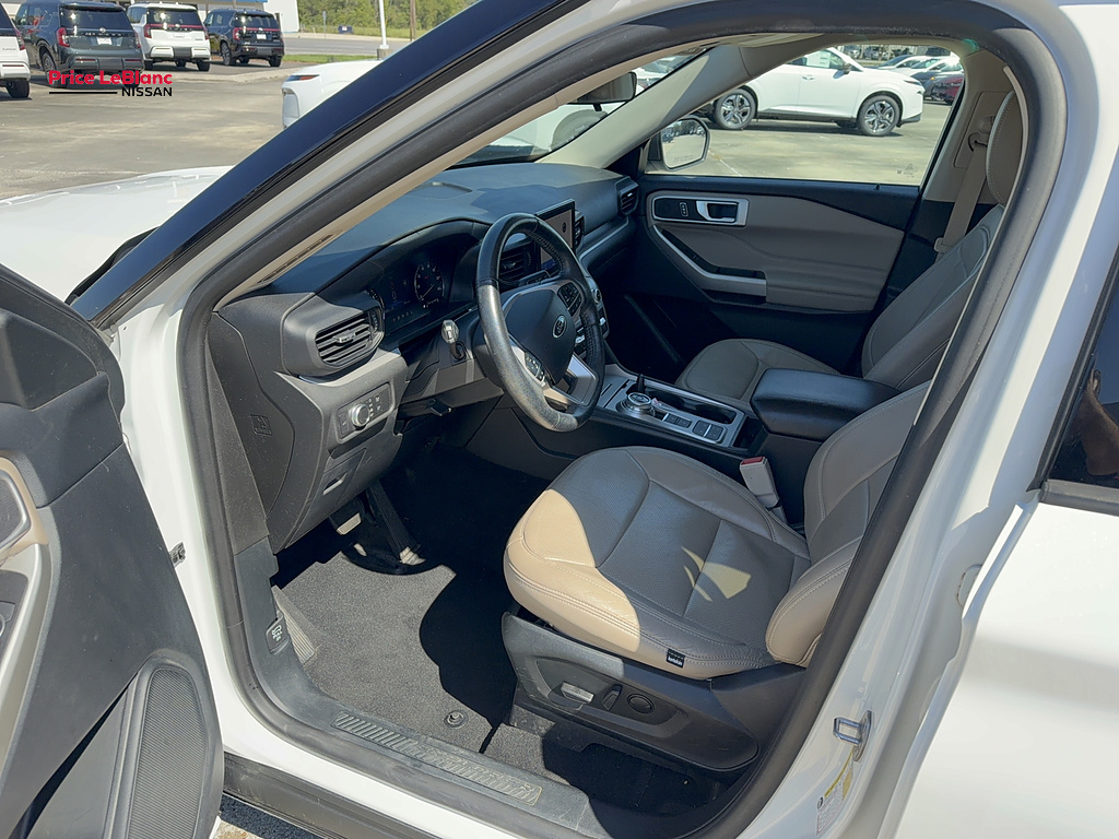 2021 Ford Explorer photo 13 of 17