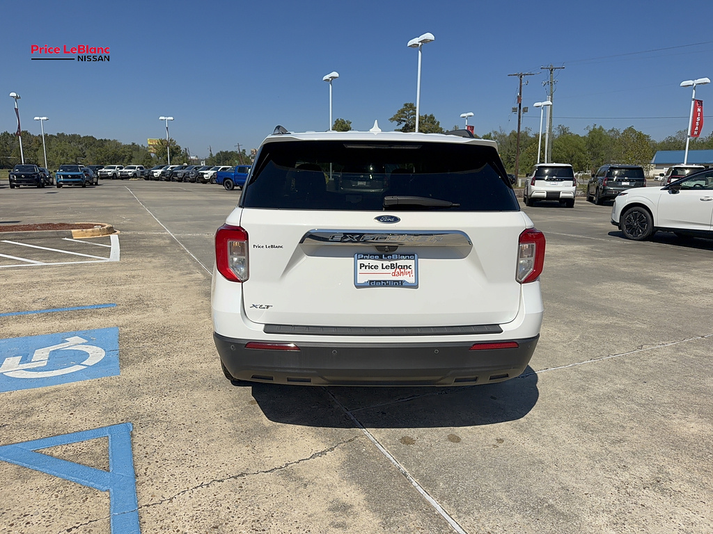 2021 Ford Explorer photo 7 of 17