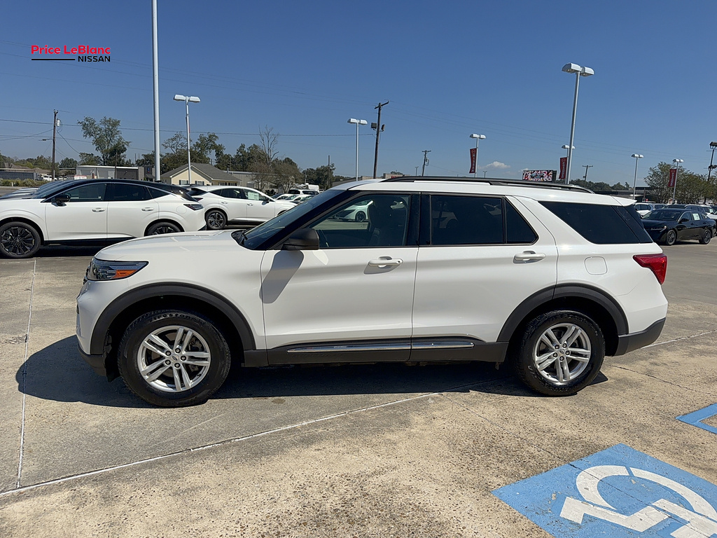 2021 Ford Explorer photo 5 of 17
