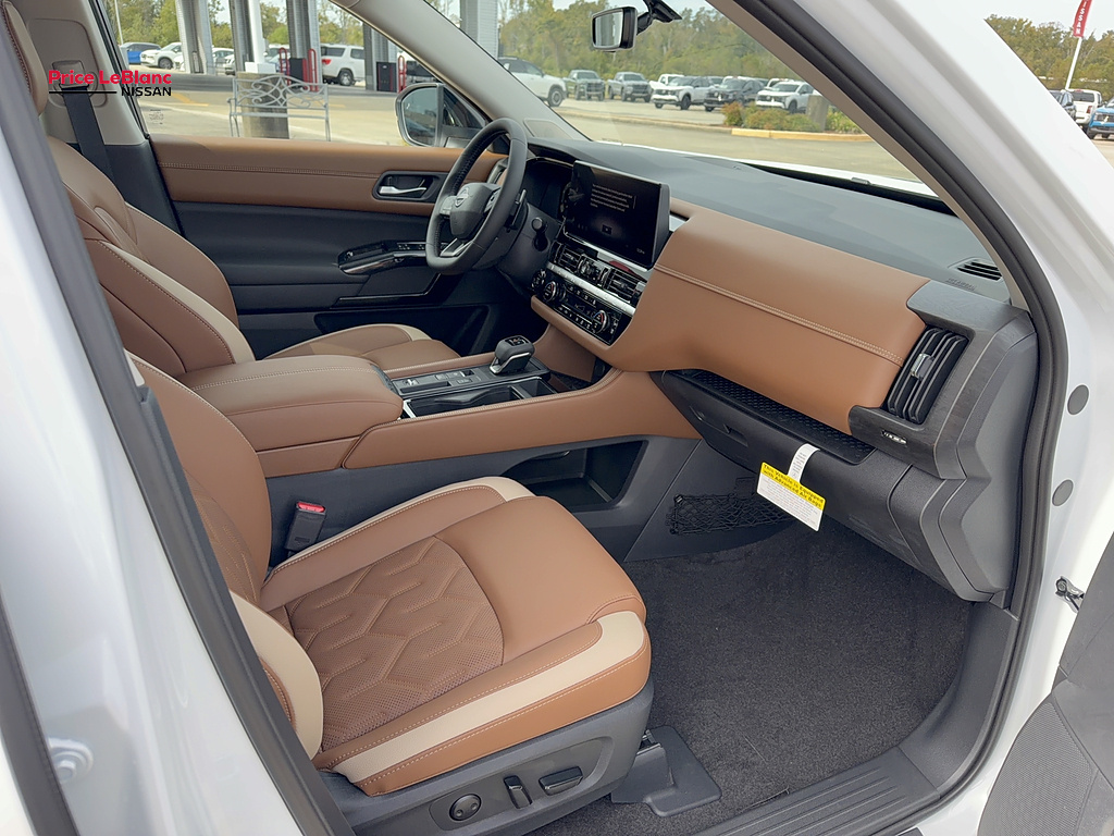 2026 Nissan Pathfinder photo 13 of 34