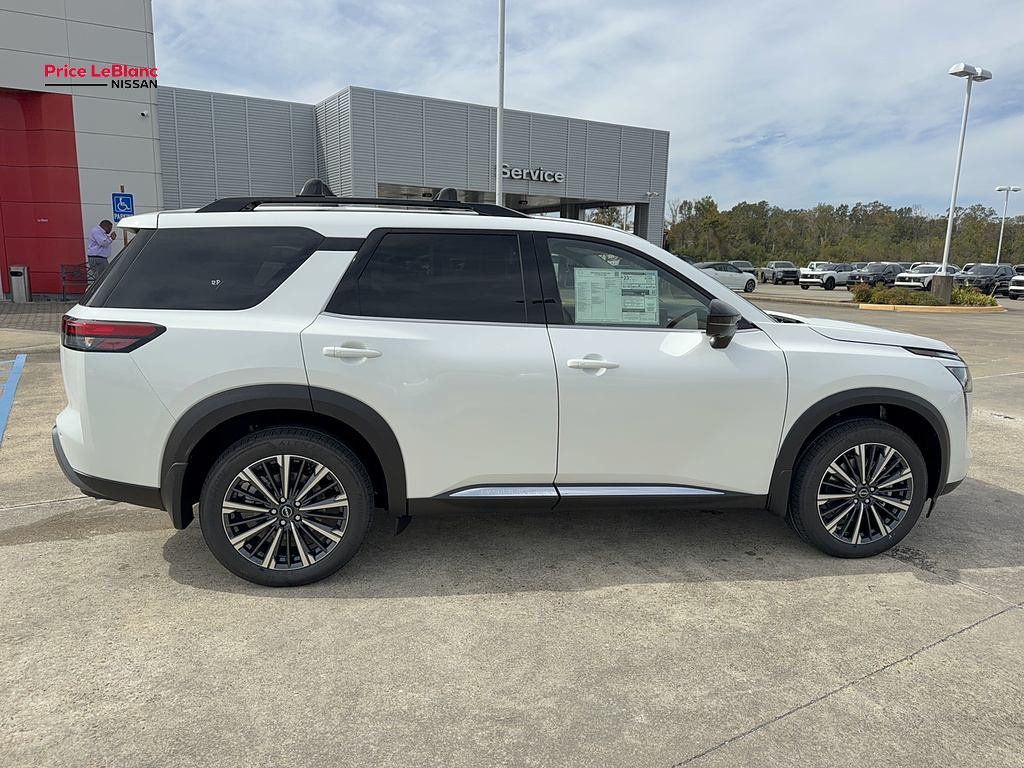 2026 Nissan Pathfinder photo 8 of 34