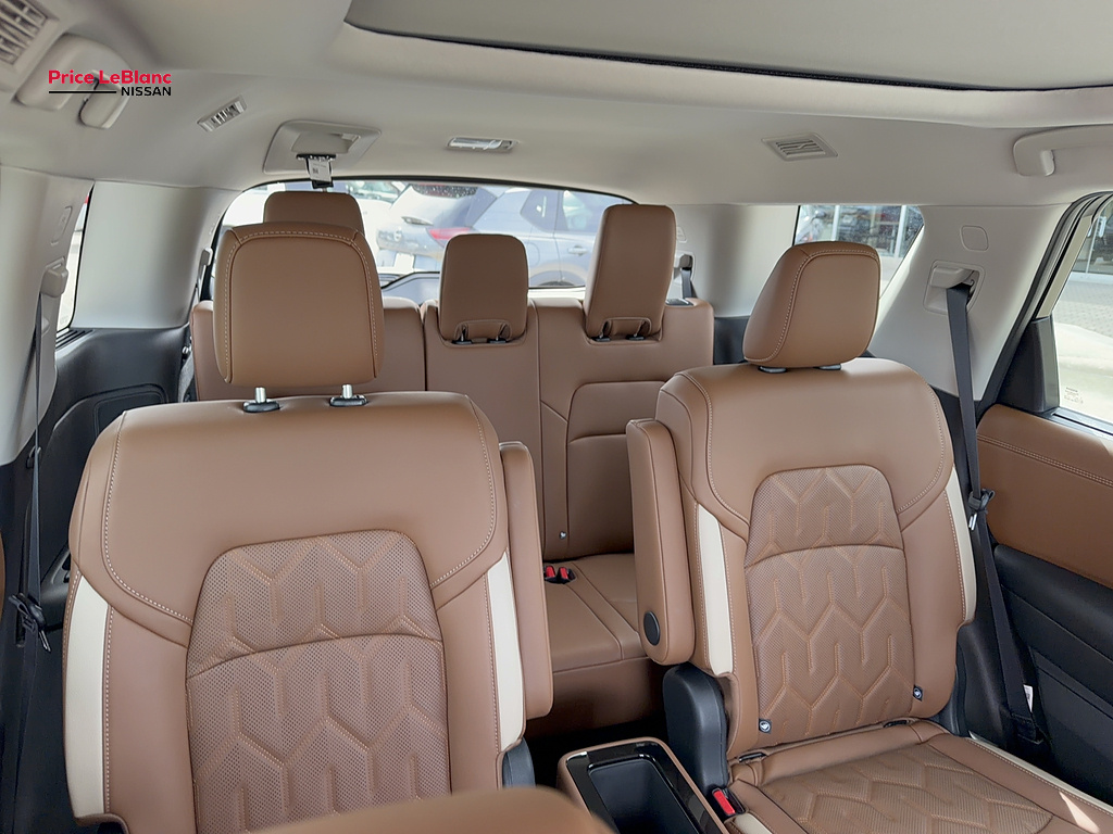 2026 Nissan Pathfinder photo 17 of 34