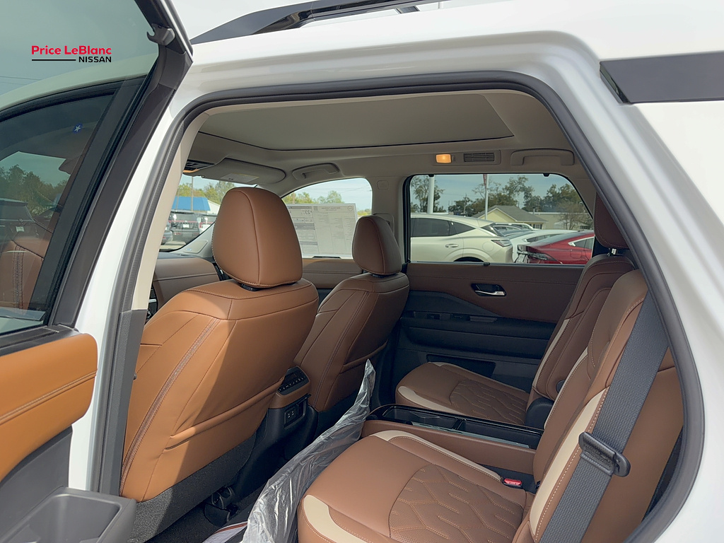 2026 Nissan Pathfinder photo 23 of 34