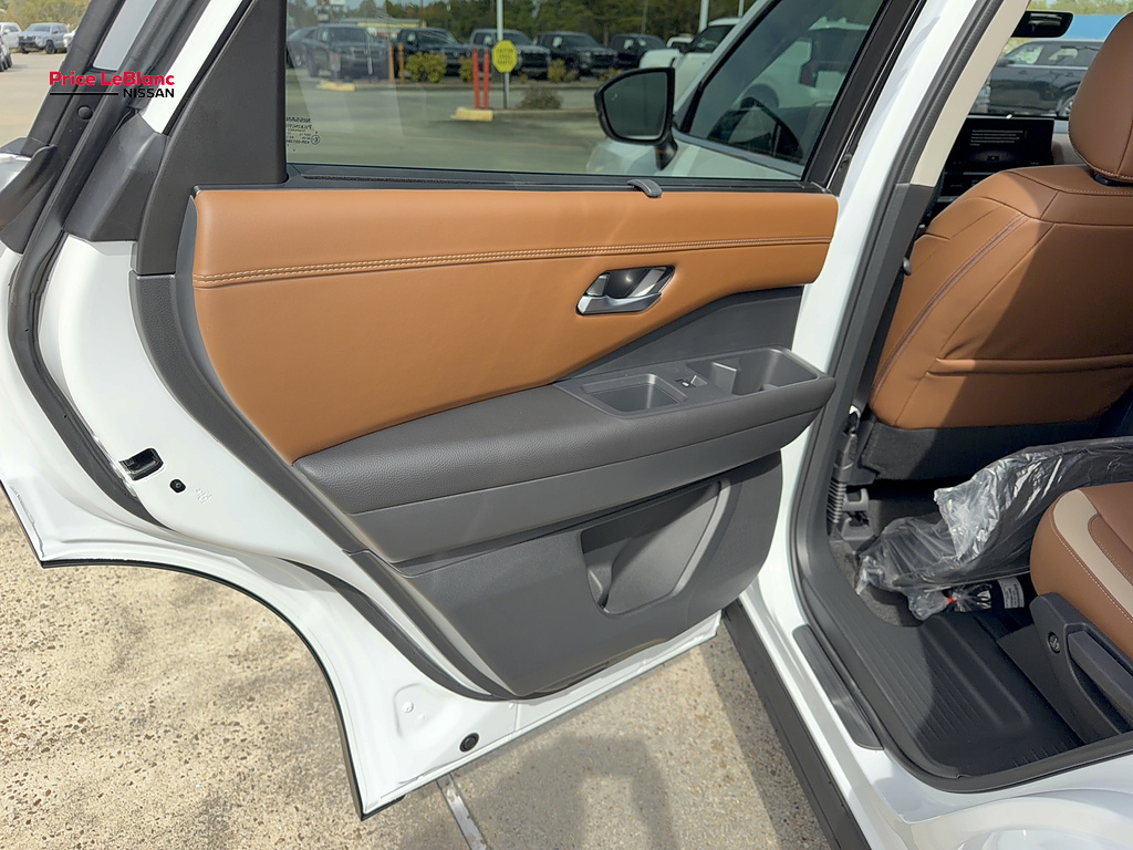 2026 Nissan Pathfinder photo 24 of 34