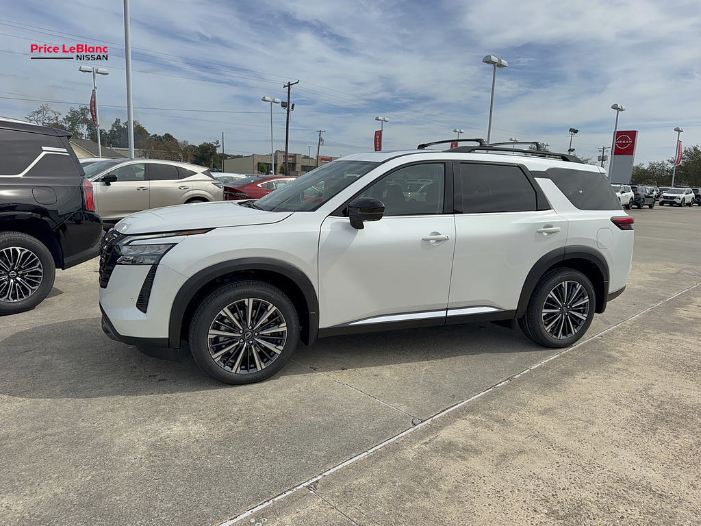 2026 Nissan Pathfinder photo 4 of 34