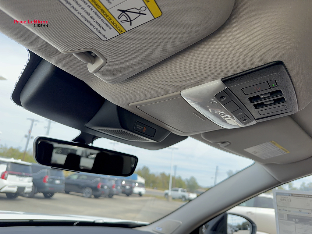 2026 Nissan Pathfinder photo 32 of 34