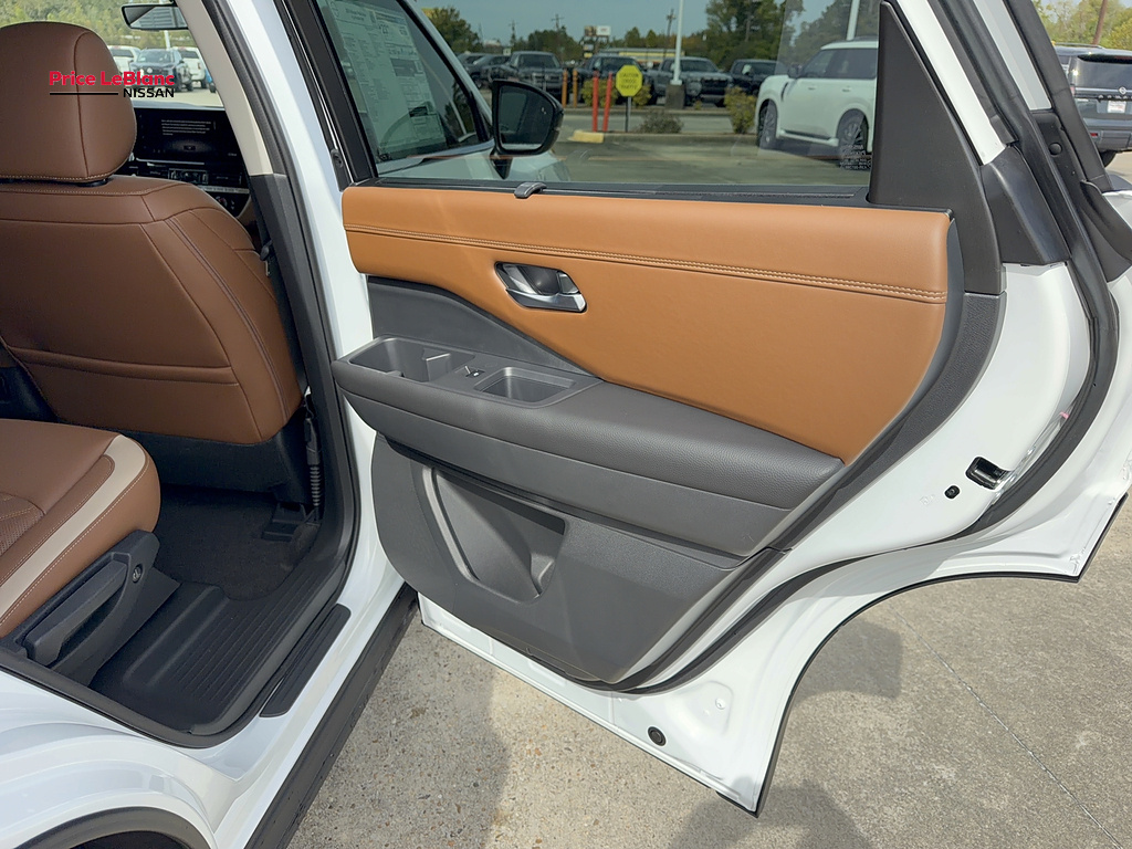 2026 Nissan Pathfinder photo 22 of 34