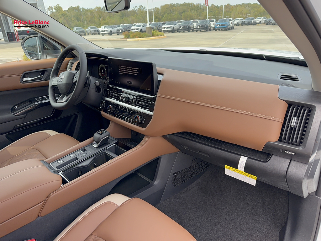 2026 Nissan Pathfinder photo 14 of 34