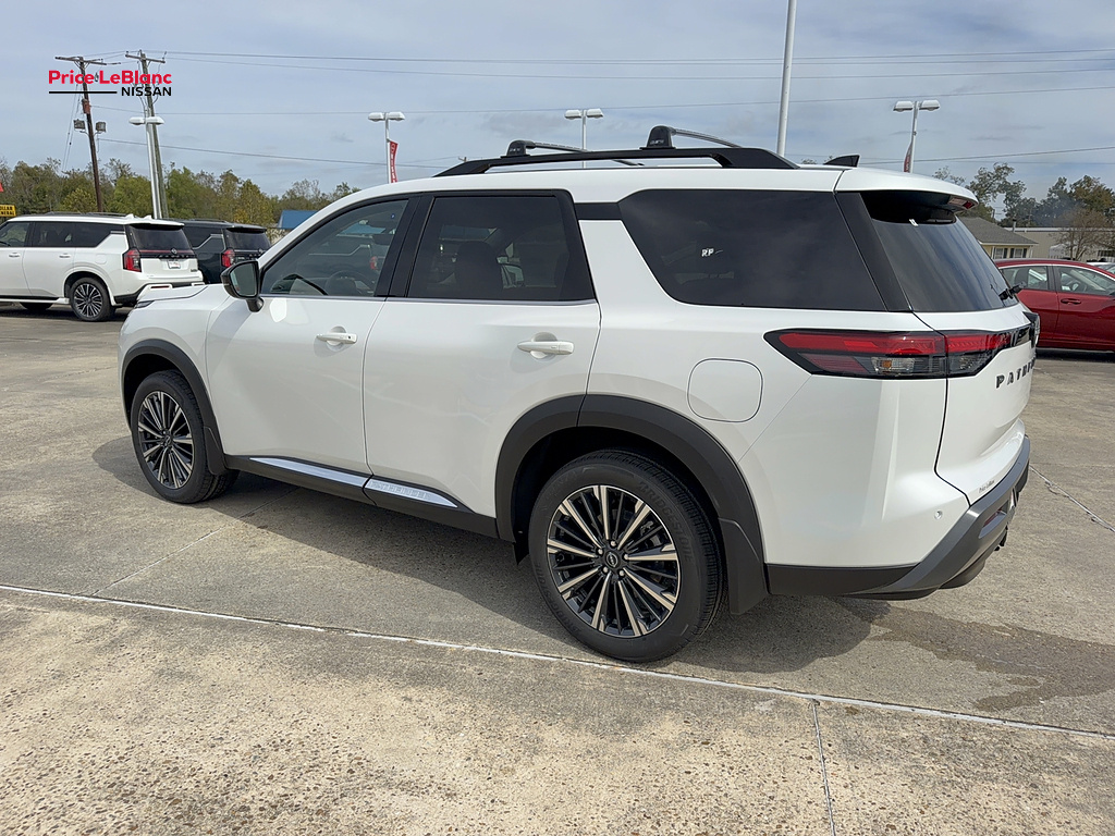 2026 Nissan Pathfinder photo 5 of 34