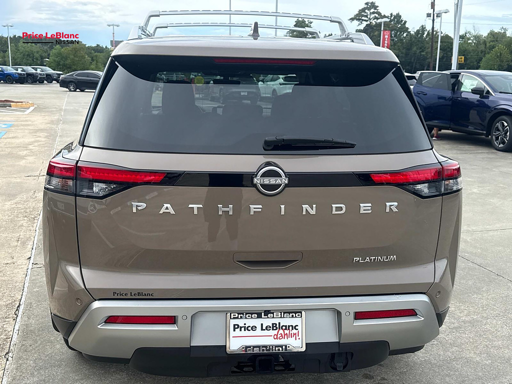 2025 Nissan Pathfinder photo 6 of 27