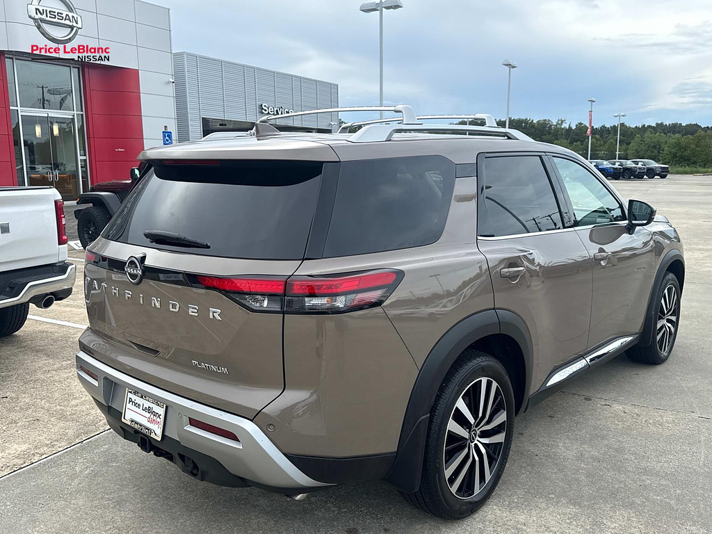2025 Nissan Pathfinder photo 7 of 27