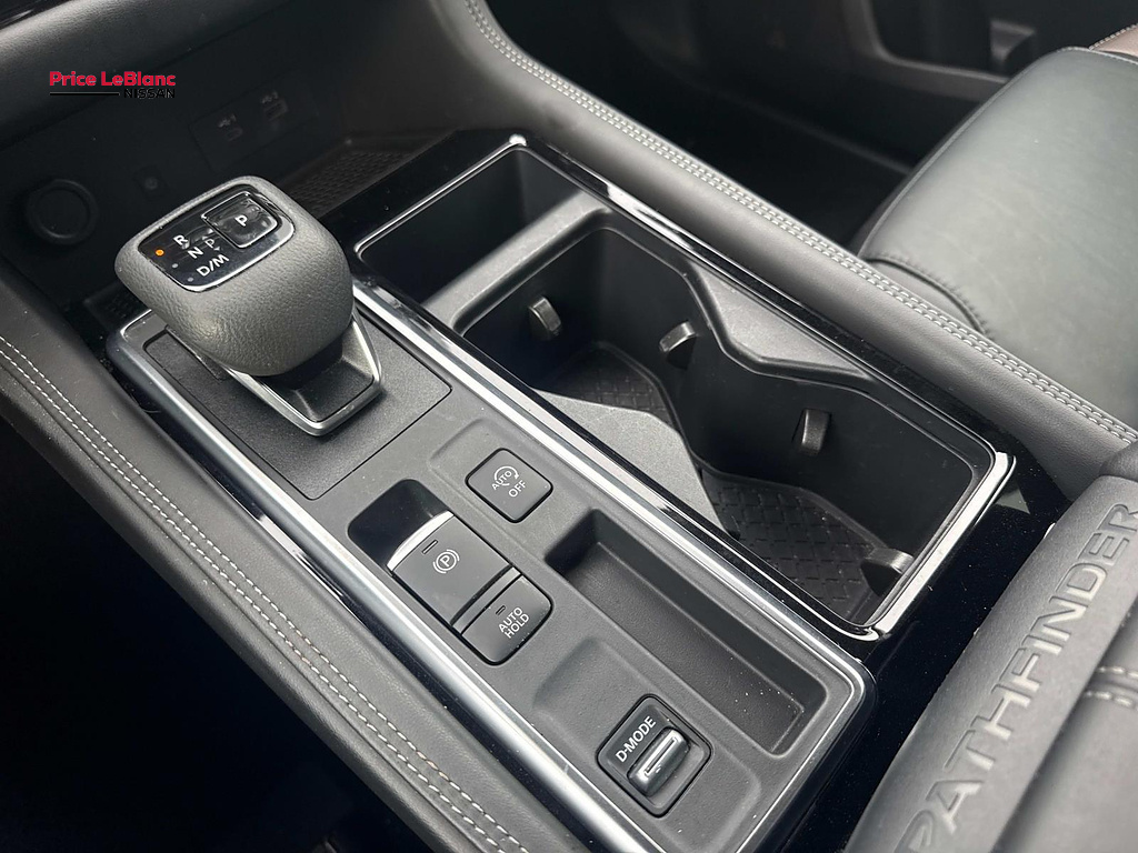 2025 Nissan Pathfinder photo 26 of 27