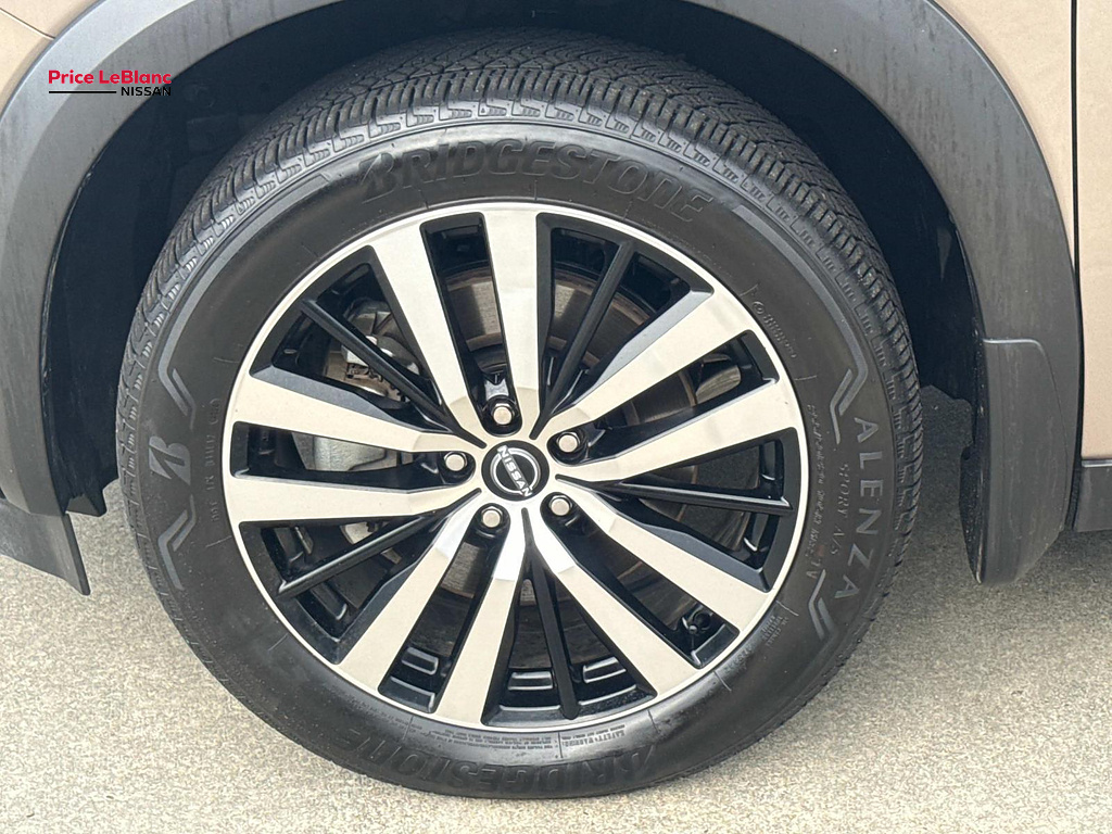 2025 Nissan Pathfinder photo 4 of 27