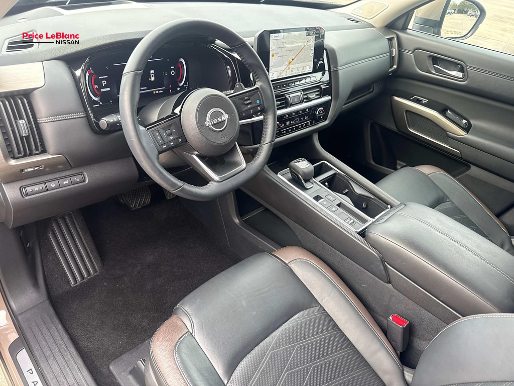 2025 Nissan Pathfinder photo 16 of 27
