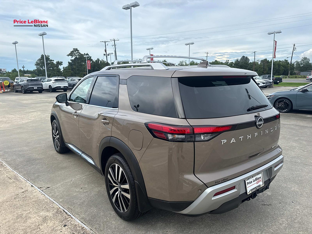 2025 Nissan Pathfinder photo 5 of 27