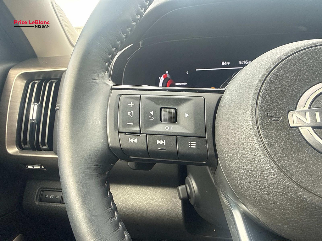 2025 Nissan Pathfinder photo 21 of 27