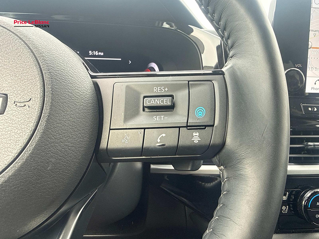 2025 Nissan Pathfinder photo 22 of 27