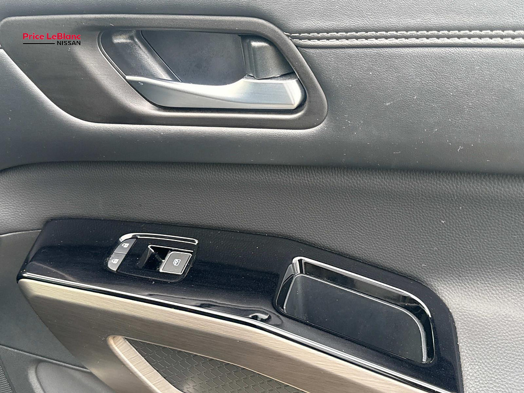 2025 Nissan Pathfinder photo 13 of 27