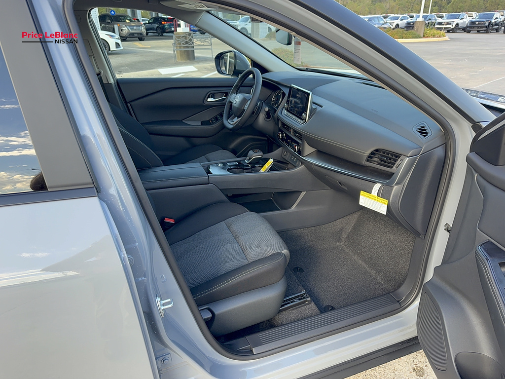 2027 Nissan Rogue photo 10 of 24