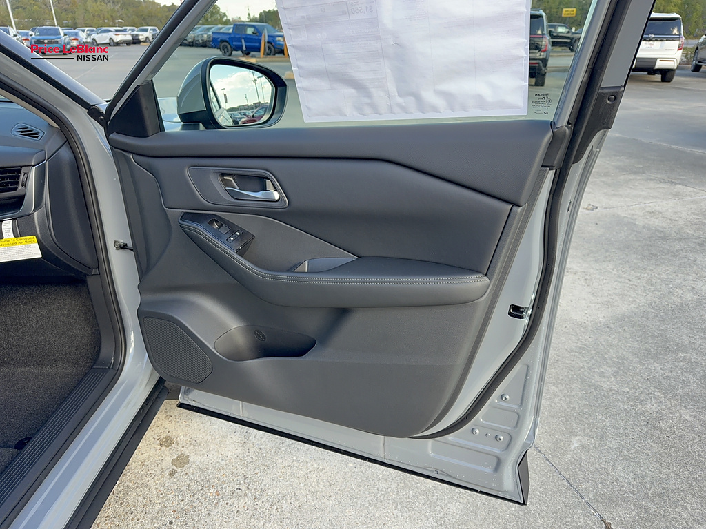 2027 Nissan Rogue photo 11 of 24