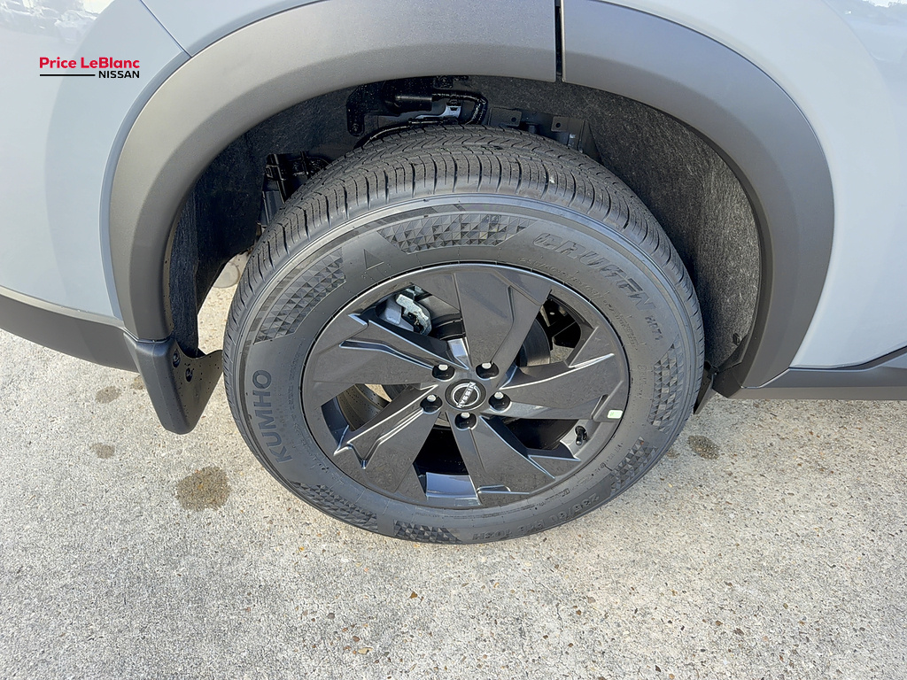 2027 Nissan Rogue photo 9 of 24