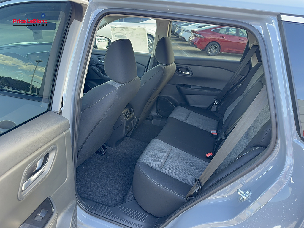 2027 Nissan Rogue photo 16 of 24