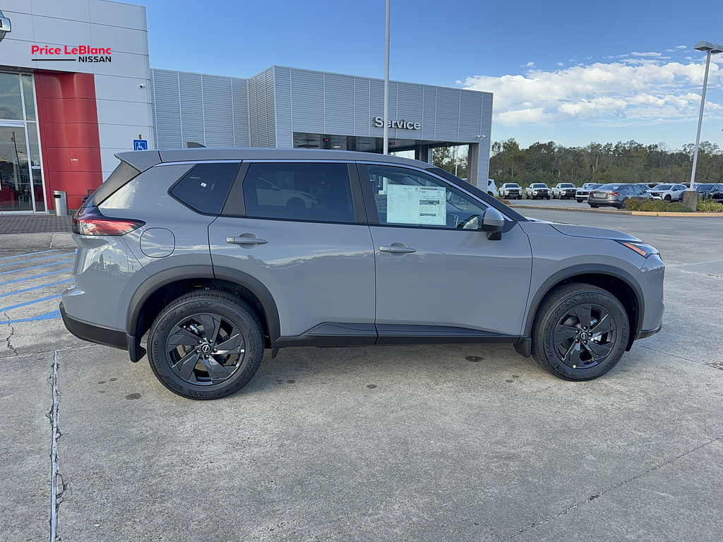 2027 Nissan Rogue photo 8 of 24
