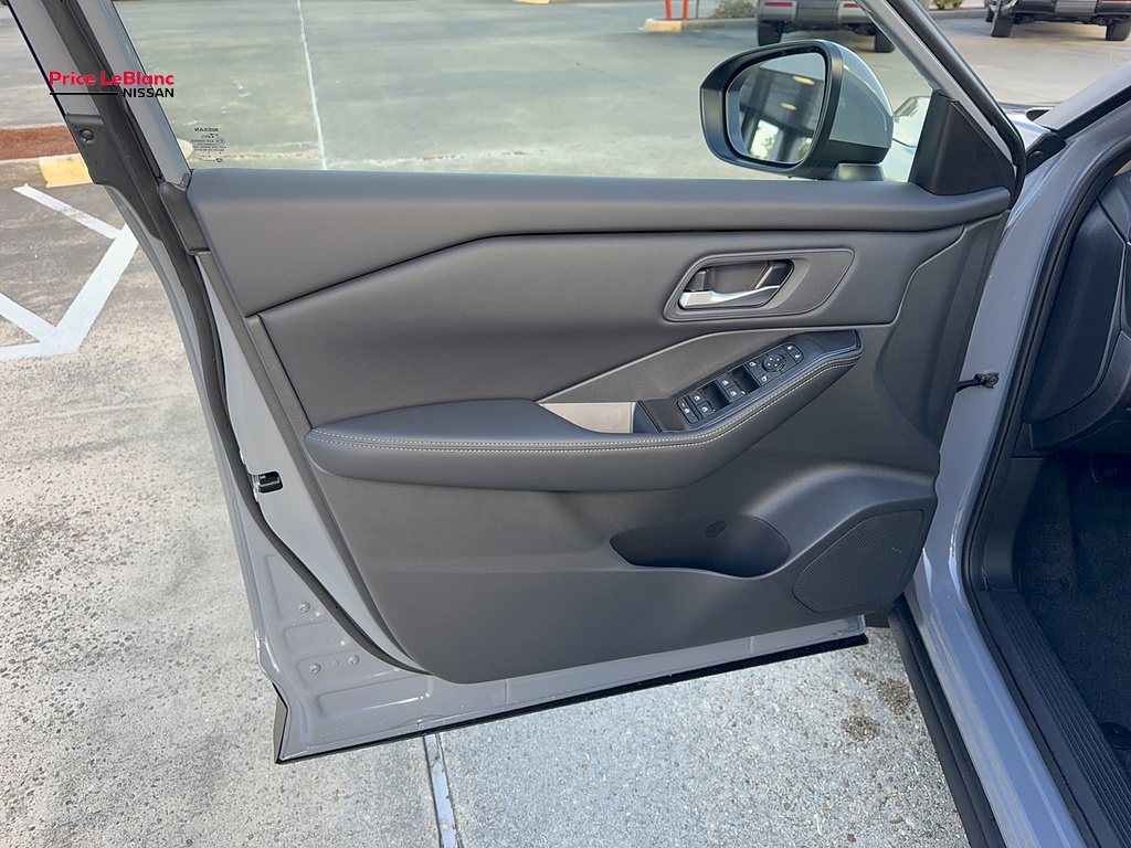 2027 Nissan Rogue photo 18 of 24