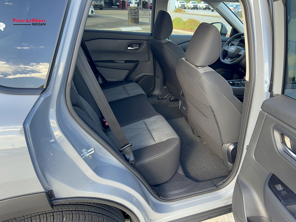 2027 Nissan Rogue photo 13 of 24