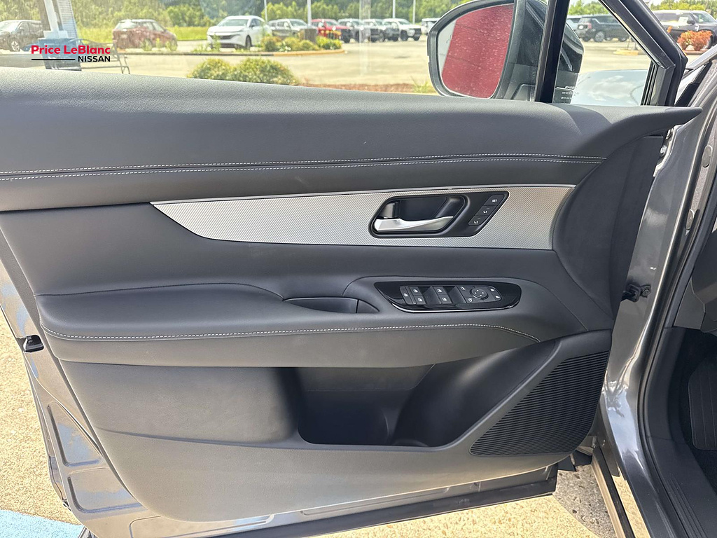 2026 Nissan Murano photo 13 of 18