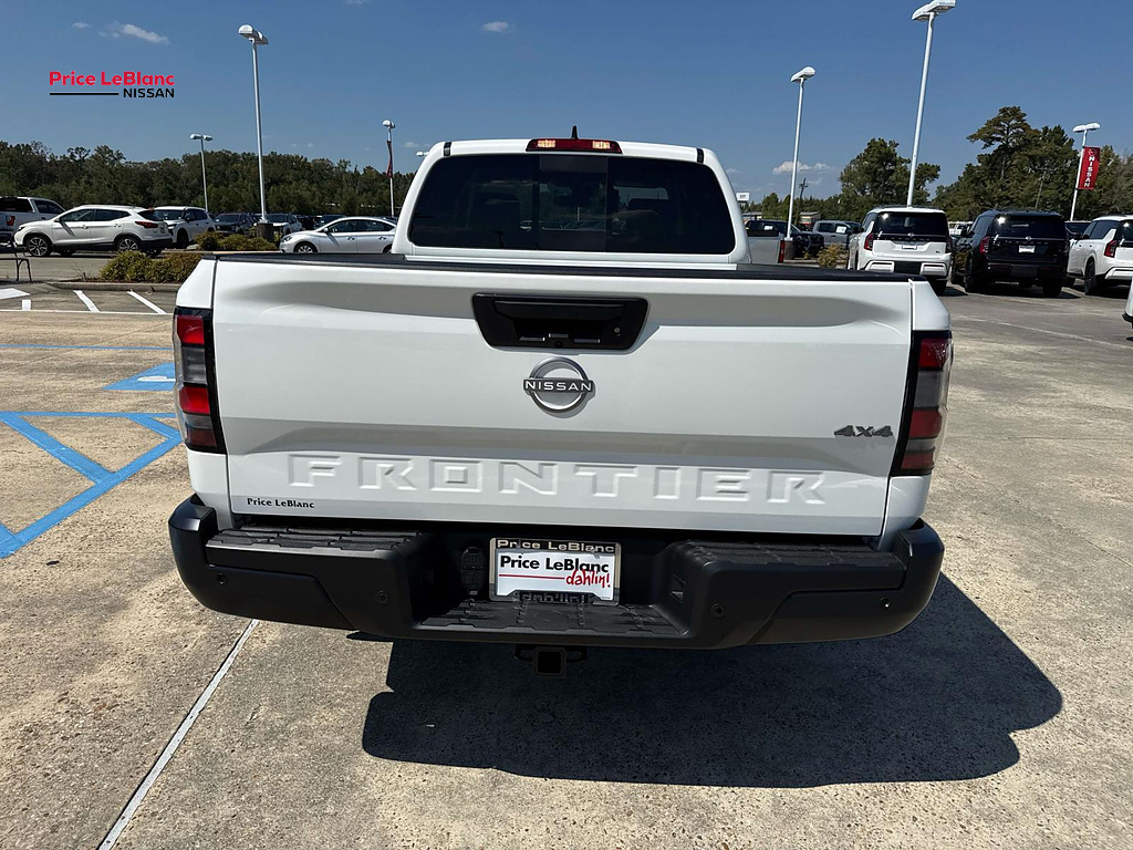 2026 Nissan Frontier photo 6 of 19