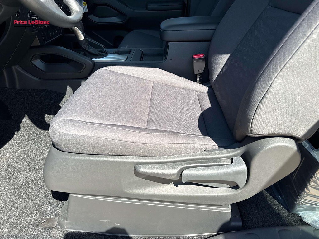 2026 Nissan Frontier photo 10 of 19