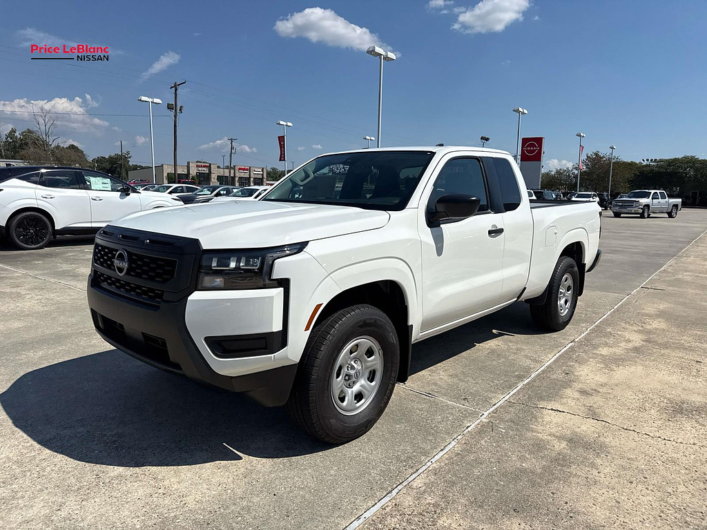 2026 Nissan Frontier photo 3 of 19