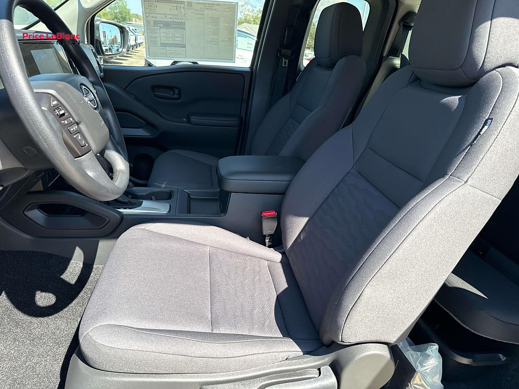 2026 Nissan Frontier photo 9 of 19