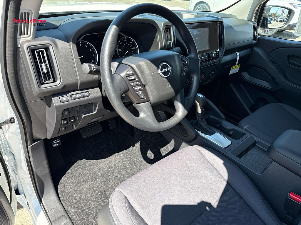 2026 Nissan Frontier photo 12 of 19