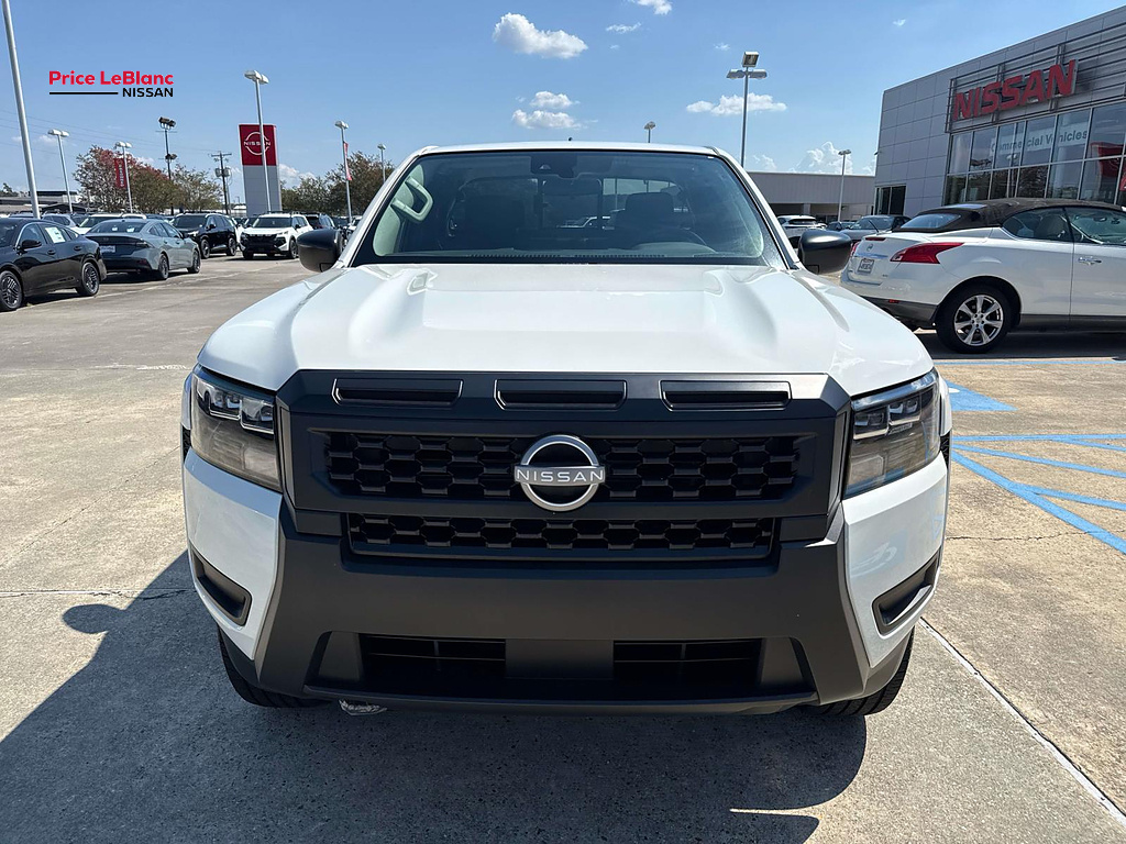2026 Nissan Frontier photo 2 of 19