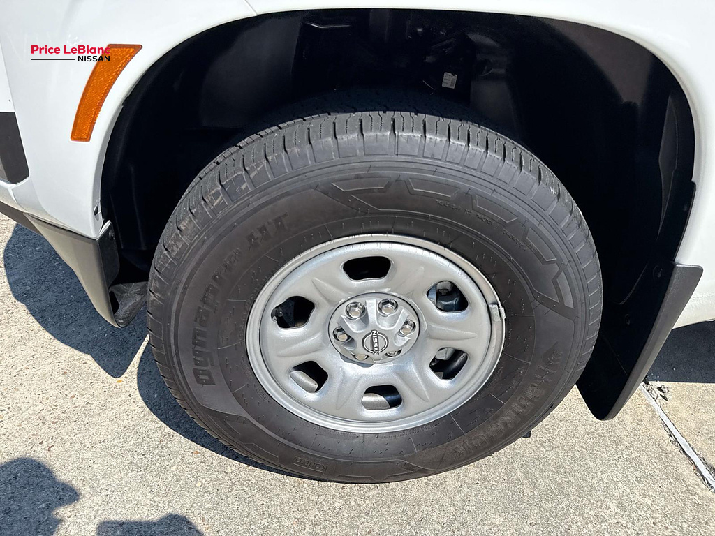 2026 Nissan Frontier photo 4 of 19