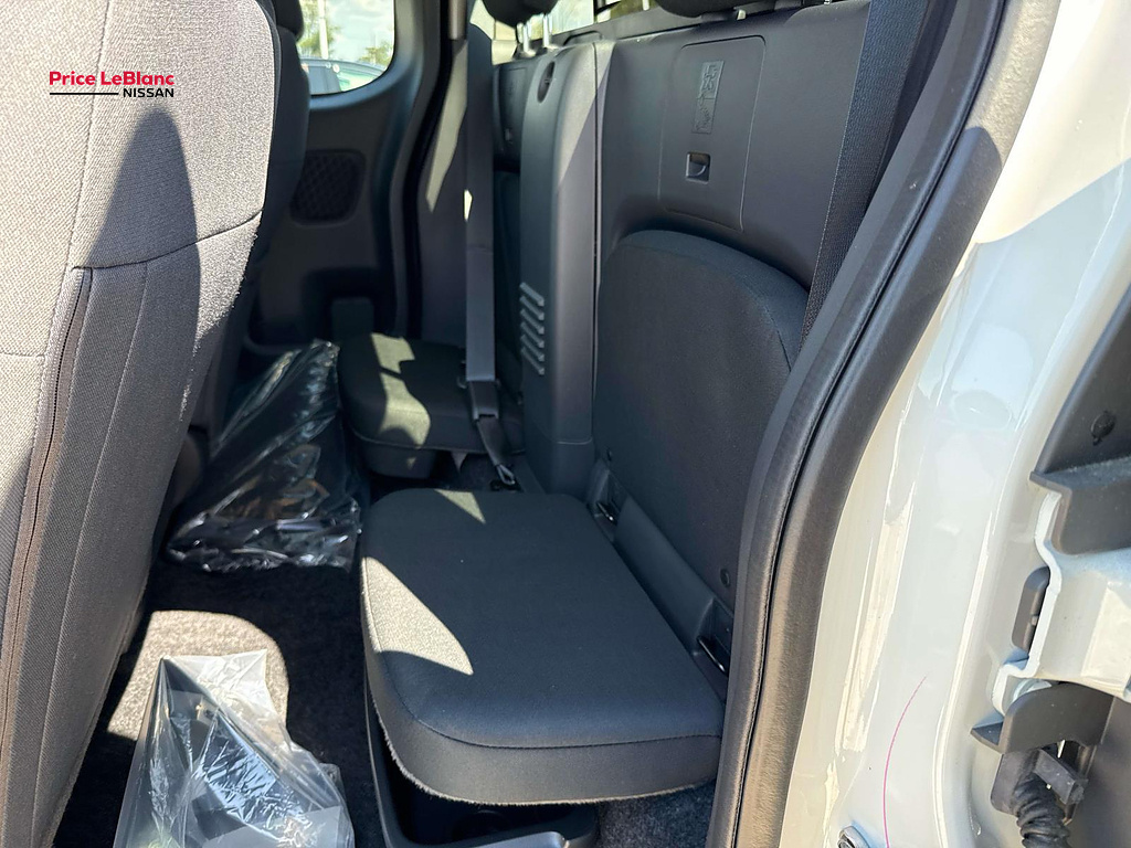 2026 Nissan Frontier photo 8 of 19