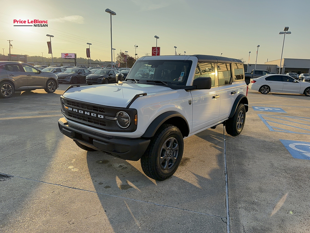 2025 Ford Bronco photo 2 of 26
