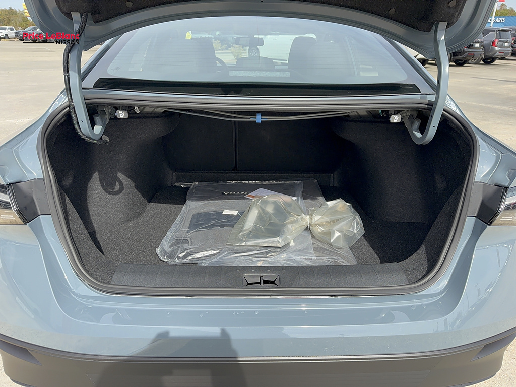 2027 Nissan Sentra photo 14 of 24