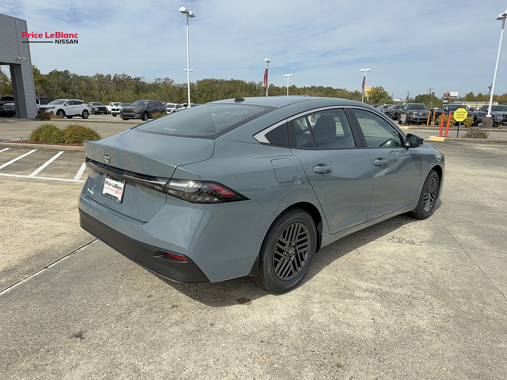 2027 Nissan Sentra photo 8 of 24
