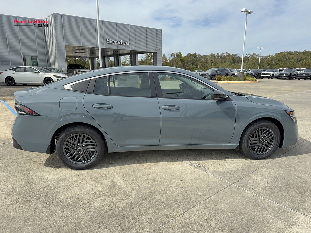 2027 Nissan Sentra photo 9 of 24