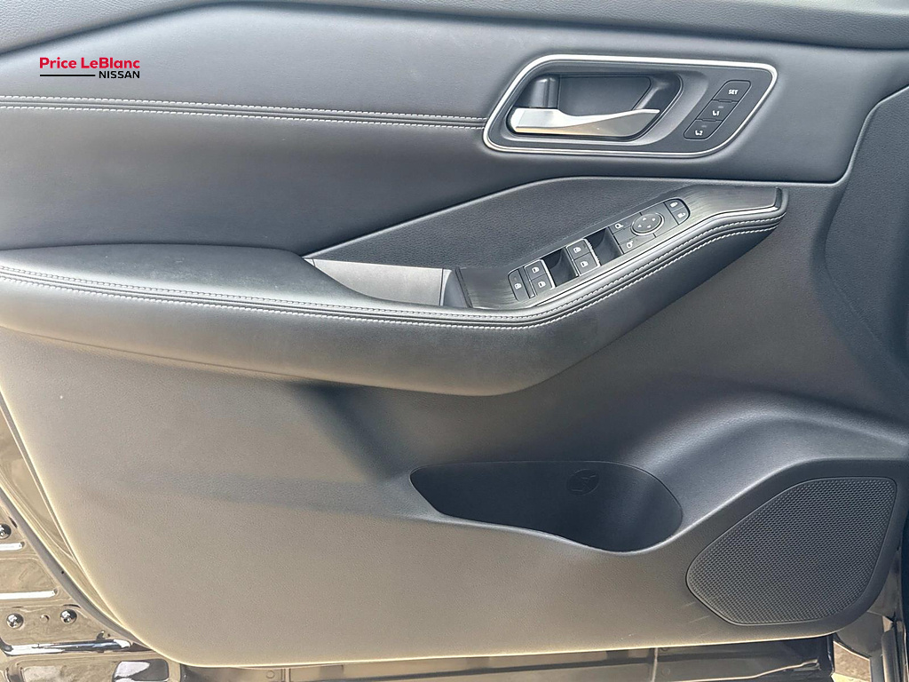 2026 Nissan Rogue photo 18 of 27