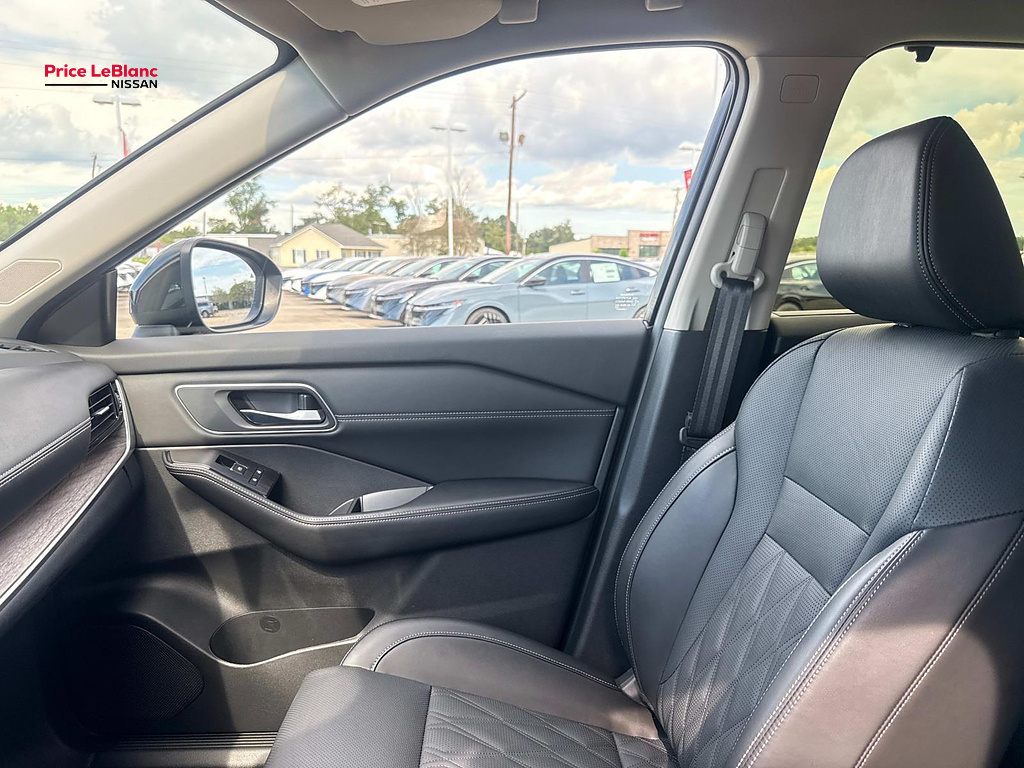 2026 Nissan Rogue photo 15 of 27