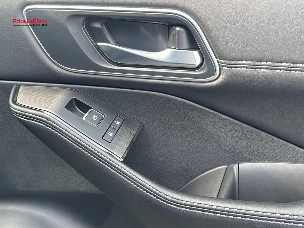 2026 Nissan Rogue photo 14 of 27