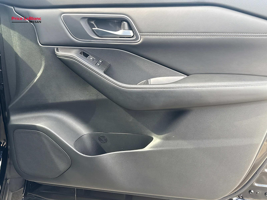 2026 Nissan Rogue photo 13 of 27