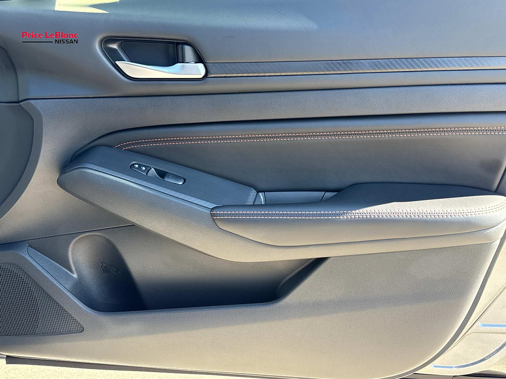 2022 Nissan Altima 2.5 SR - 11