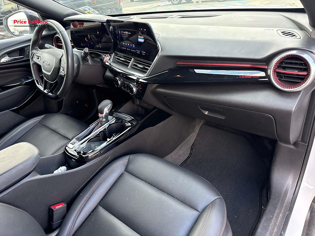 2025 Chevrolet Trax photo 13 of 27
