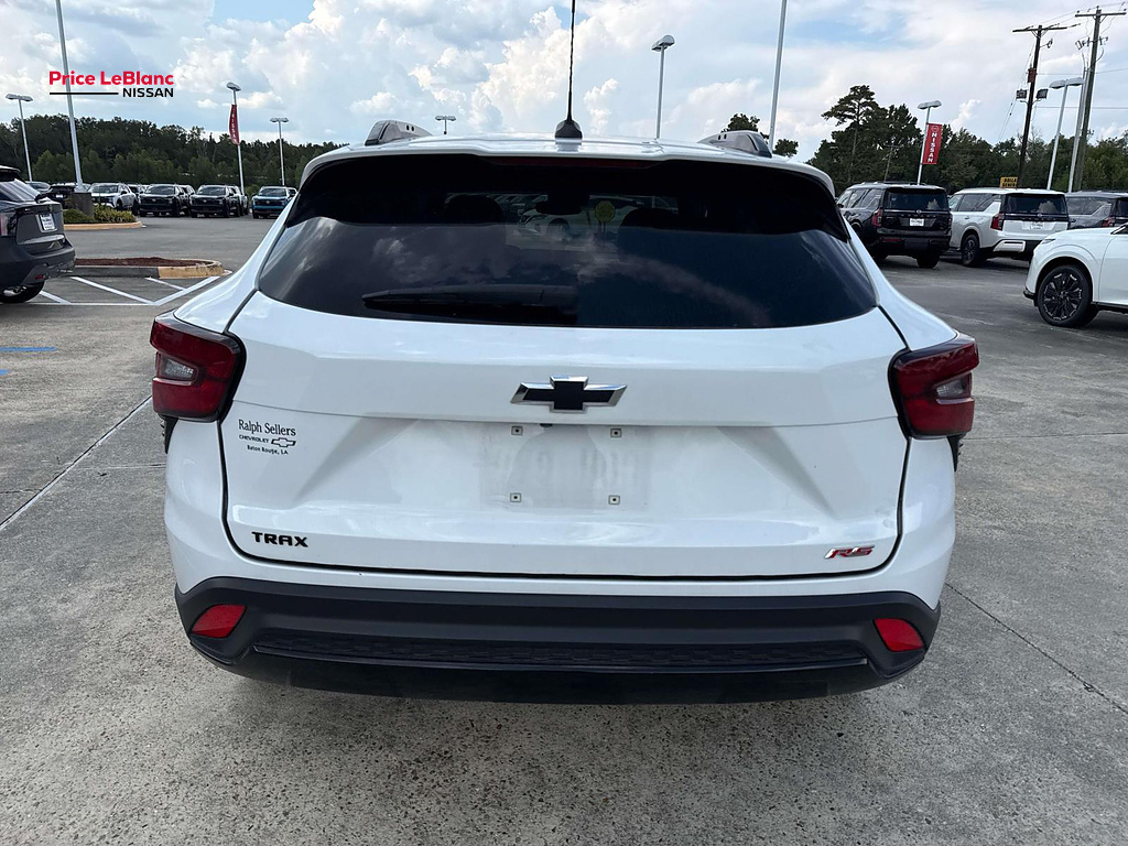 2025 Chevrolet Trax photo 6 of 27