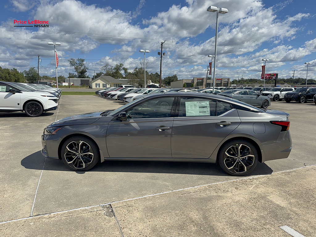 2026 Nissan Altima photo 7 of 26
